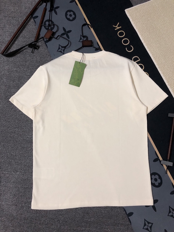 ブランドTシャツ着用イメージ